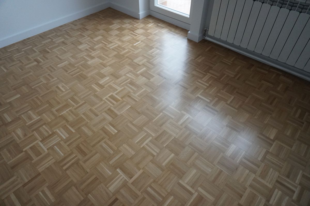 Cyklinowanie oraz Lakierowanie Mozaiki Drewnianej