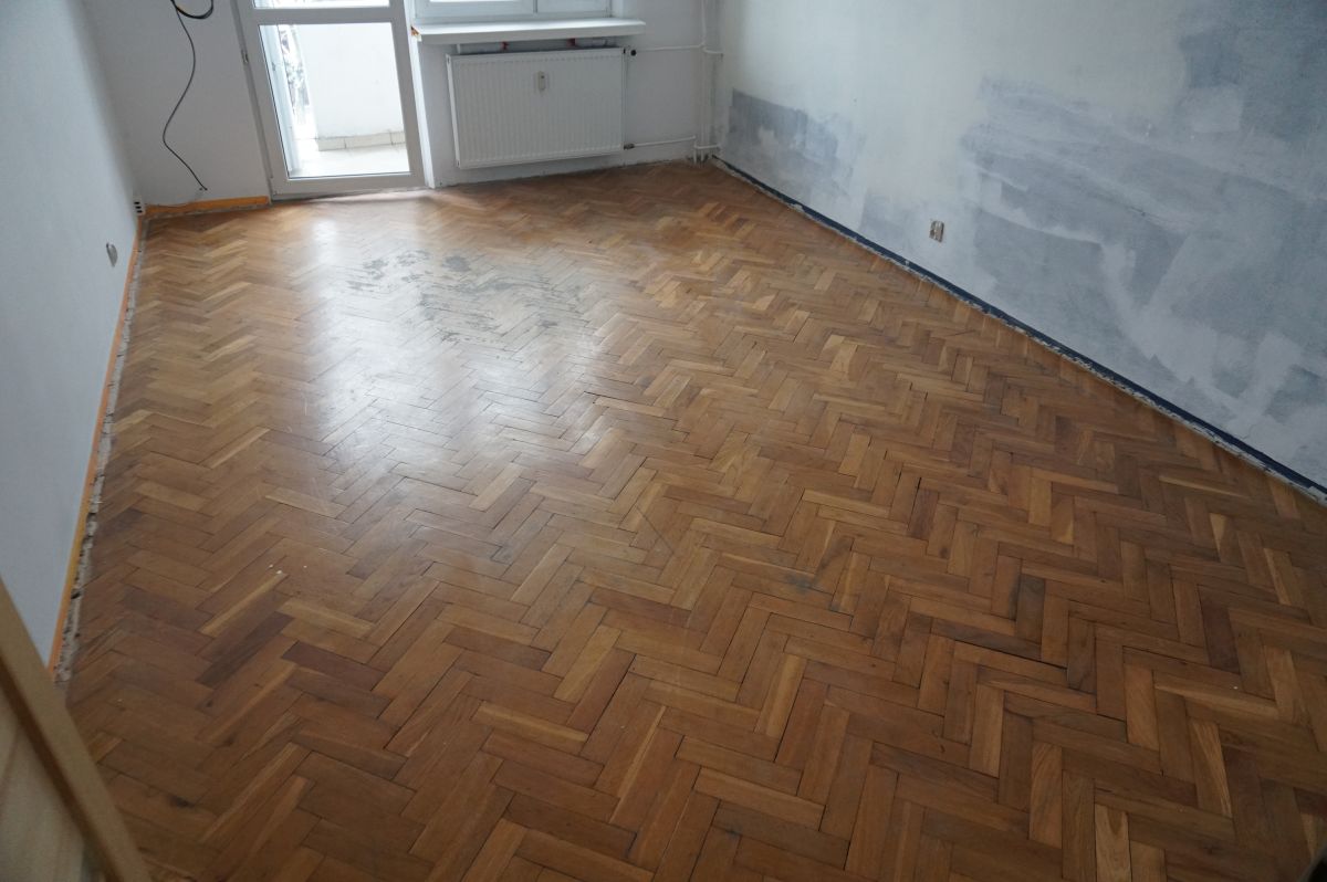 Parkiet dębowy - szlifowanie i lakierowanie starego parkietu