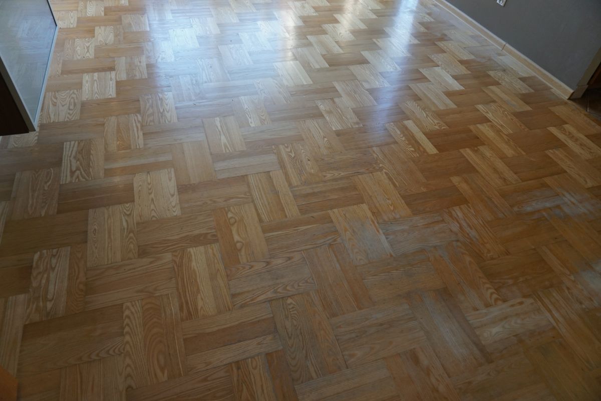 Przed Cyklinowaniem I Renowacją Parkietu Wraz Z Lakierowaniem 01