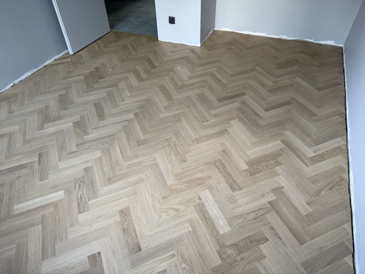 Tradycyjny Parkiet Debowy Efekt Surowego Drewna 07