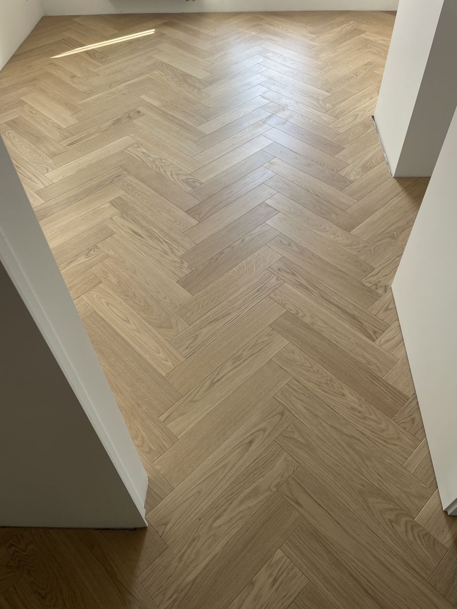 Układamy Parkiet Dwuwarstwowy w Klasyczną Jodełkę