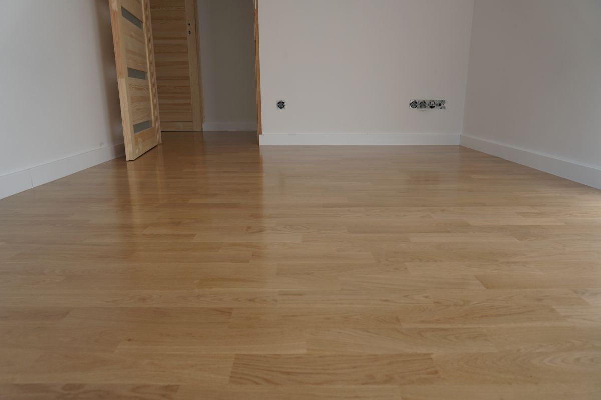 Układanie i Cyklinowanie Nowego Parkietu