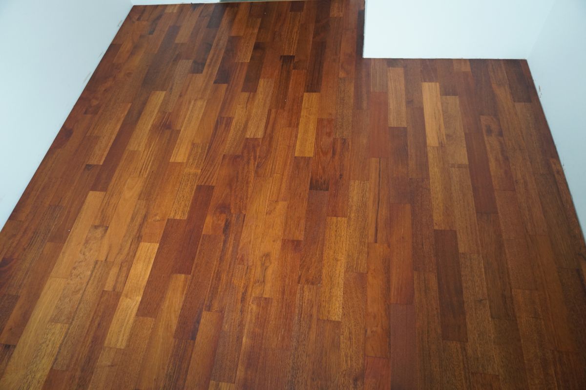 Ukladanie I Olejowanie Litego Parkietu Z Drewna Merbau 06