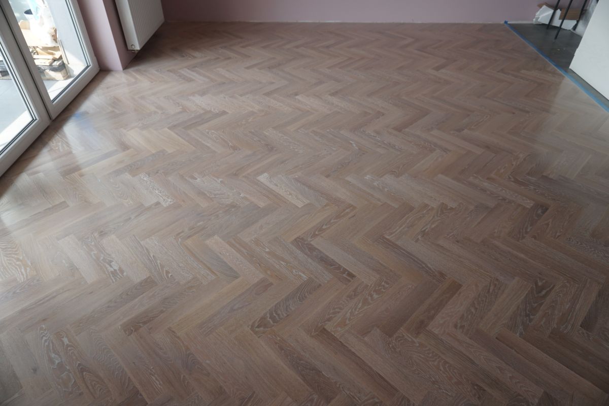 Wybielenie Parkietu Debowego Ulozonego W Jodelke 08