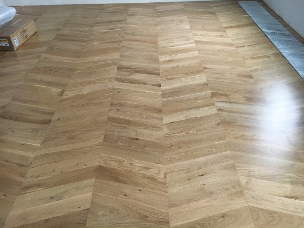 Wzór podłogi jodełka węgierska