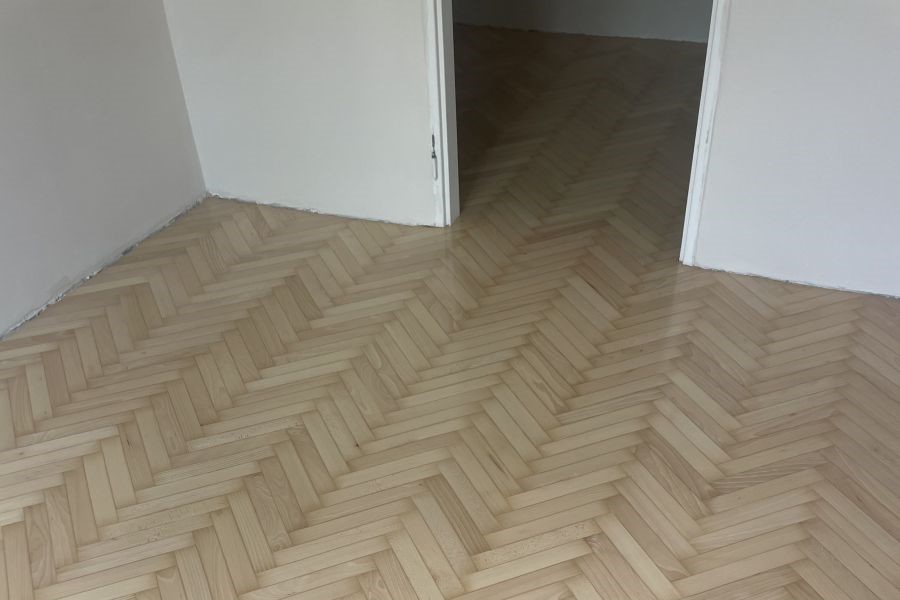 Parkiet bukowy – cyklinowanie i lakierowanie